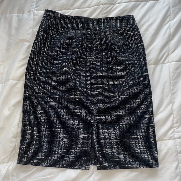 Banana republic size 4 pencil - Picture 2 of 3